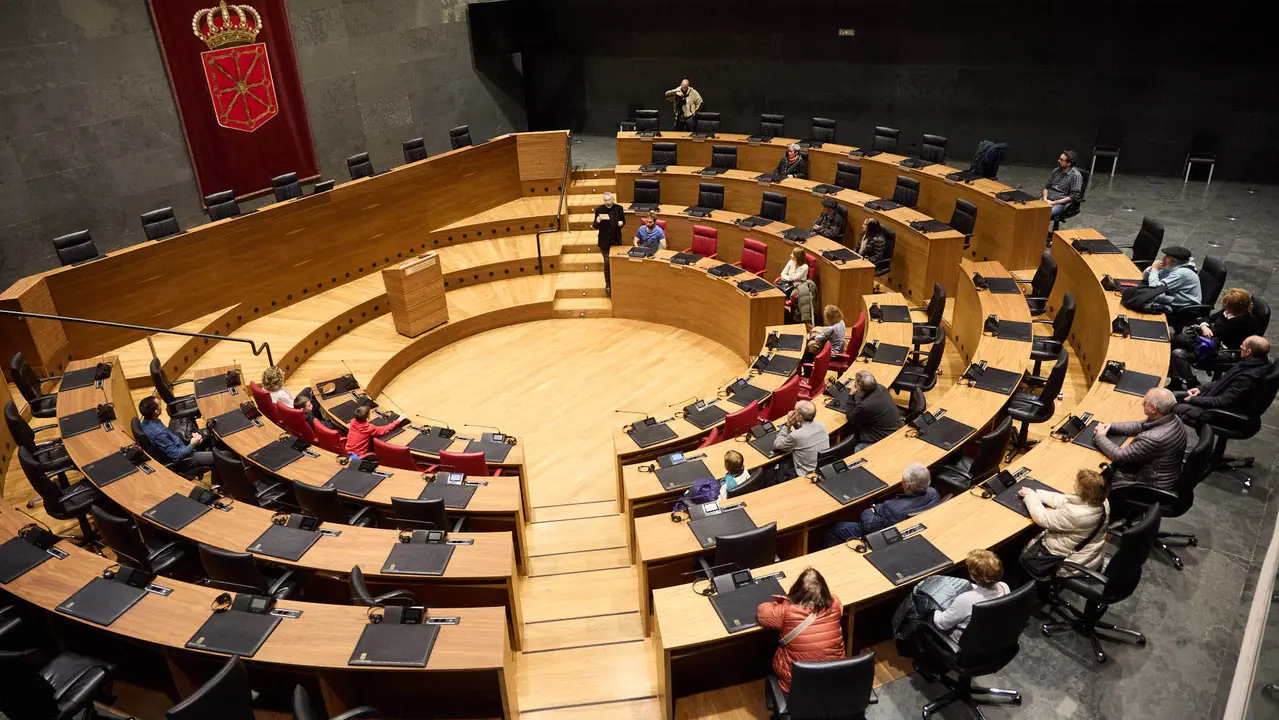 Jornada de puertas abiertas del Parlamento foral con motivo del Día de Navarra. IÑIGO ALZUGARAY