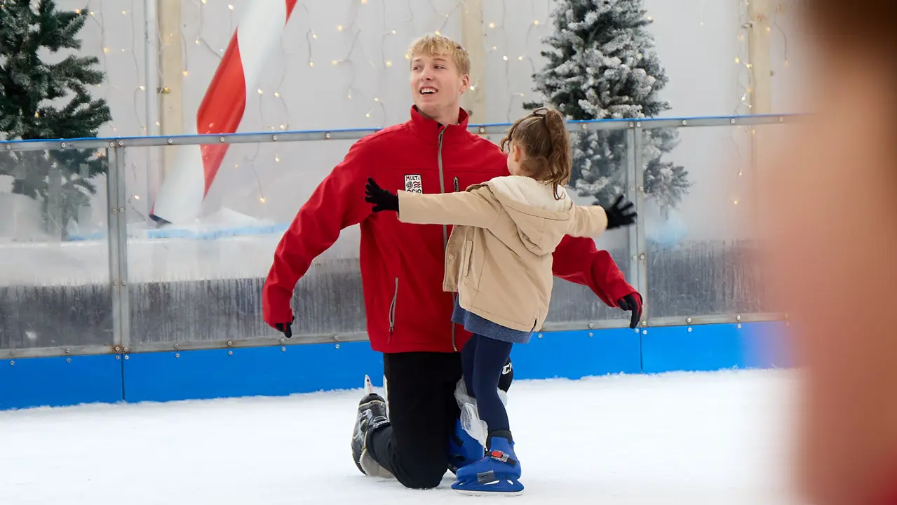 Pista de Hielo en la Plaza del Castillo de Pamplona. IÑIGO ALZUGARAY