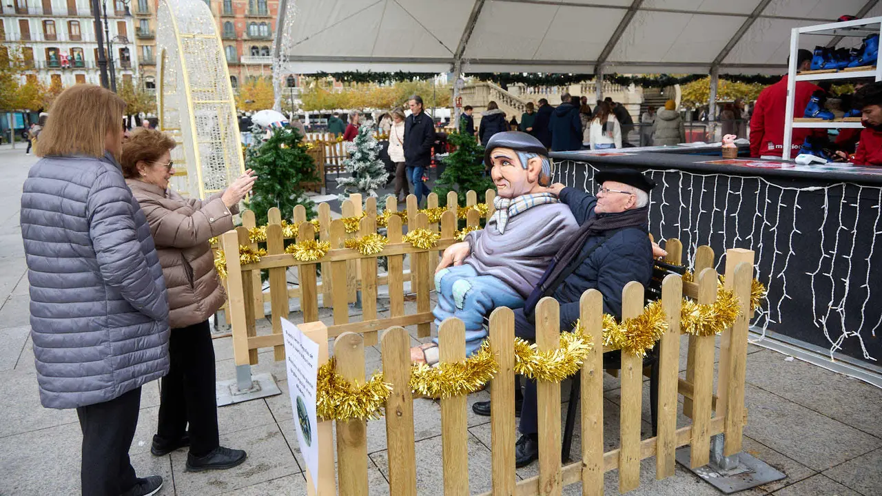 Pista de Hielo en la Plaza del Castillo de Pamplona. IÑIGO ALZUGARAY