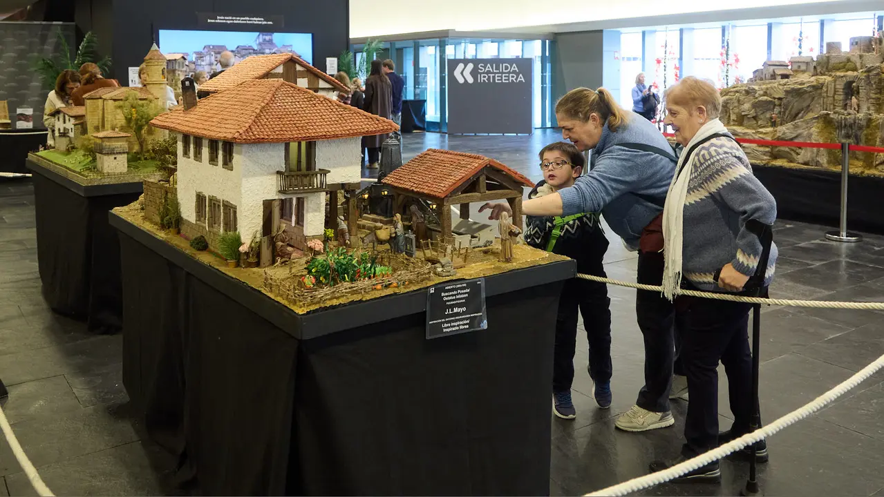 Tradicional exposición de Belenes en Baluarte organizada por la Asociación de Belenistas de Pamplona. IÑIGO ALZUGARAY