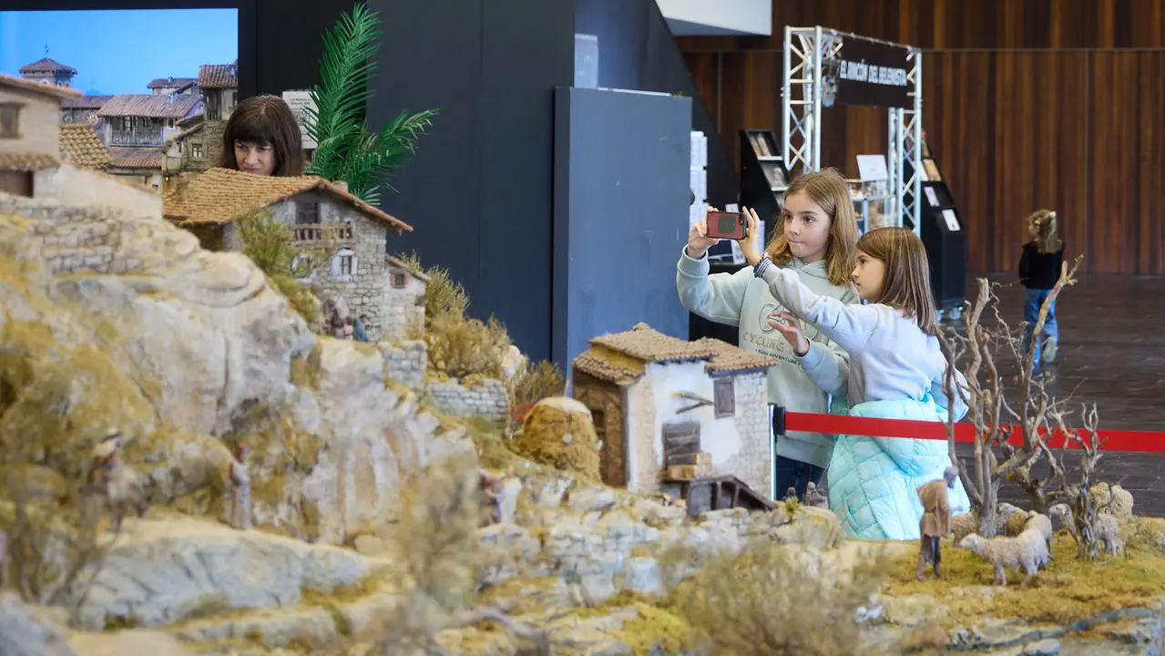 Tradicional exposición de Belenes en Baluarte organizada por la Asociación de Belenistas de Pamplona. IÑIGO ALZUGARAY