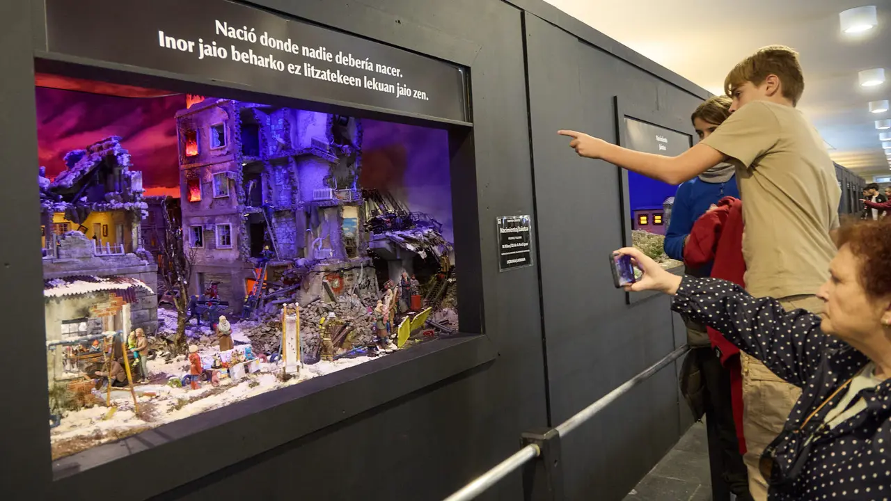 Tradicional exposición de Belenes en Baluarte organizada por la Asociación de Belenistas de Pamplona. IÑIGO ALZUGARAY