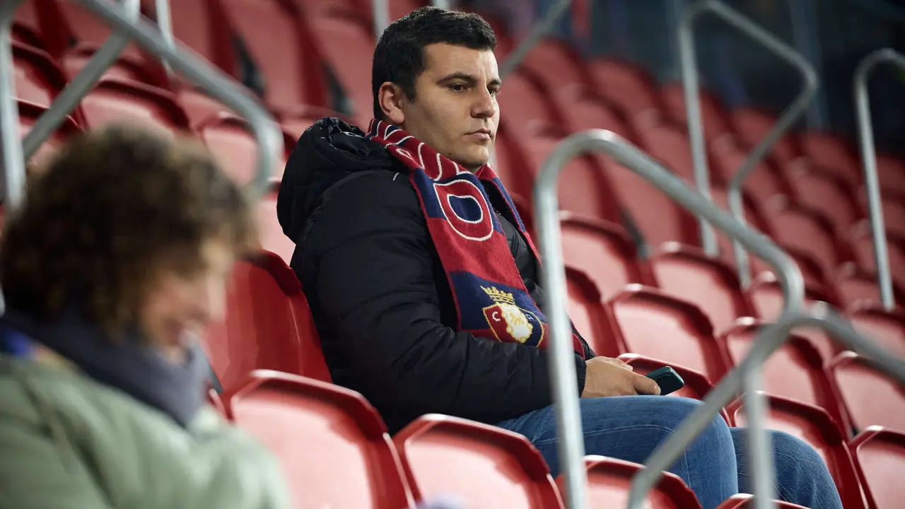 La grada del estadio de El Sadar durante el partido de La Liga EA Sports entre CA Osasuna y Levante UD disputado en Pamplona. IÑIGO ALZUGARAY
