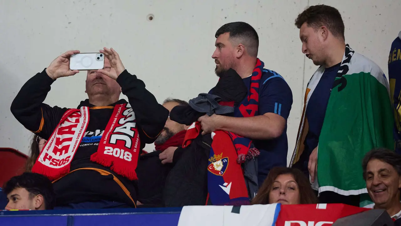 La grada del estadio de El Sadar durante el partido de La Liga EA Sports entre CA Osasuna y Levante UD disputado en Pamplona. IÑIGO ALZUGARAY