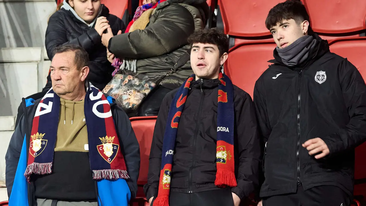 La grada del estadio de El Sadar durante el partido de La Liga EA Sports entre CA Osasuna y Levante UD disputado en Pamplona. IÑIGO ALZUGARAY