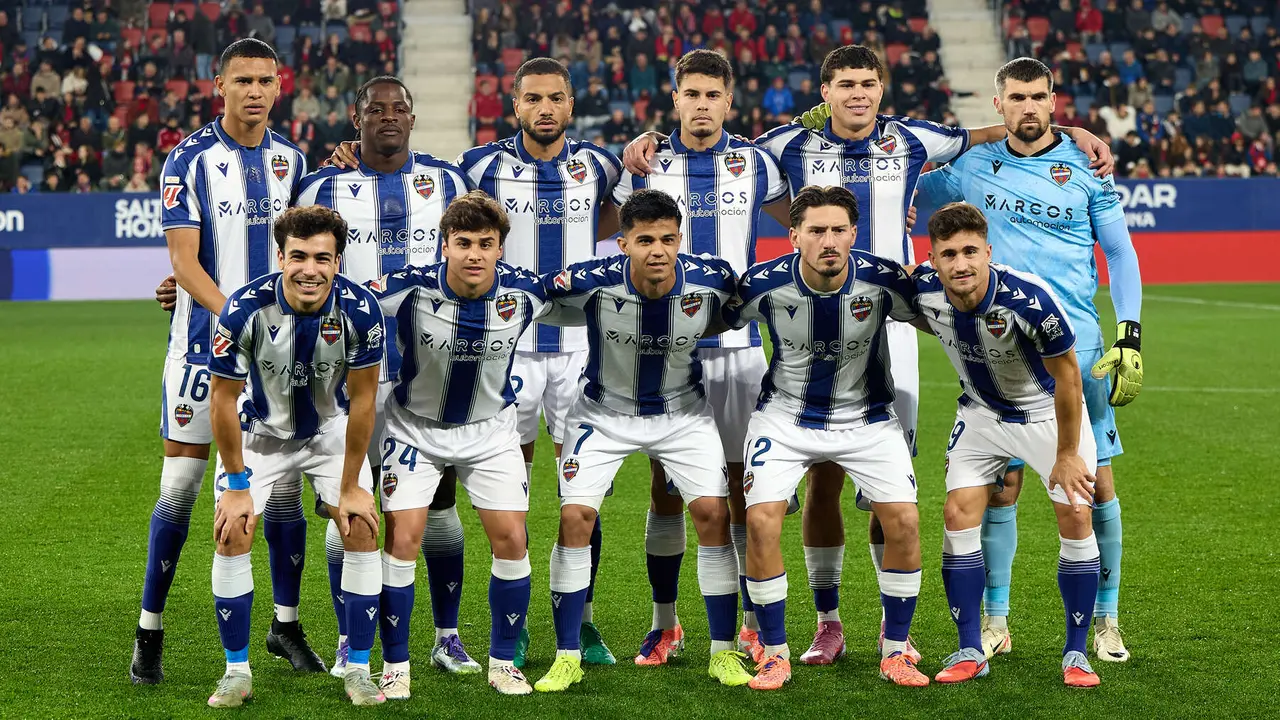 Partido de La Liga EA Sports entre CA Osasuna y Levante UD disputado en el estadio de El Sadar en Pamplona. IÑIGO ALZUGARAY