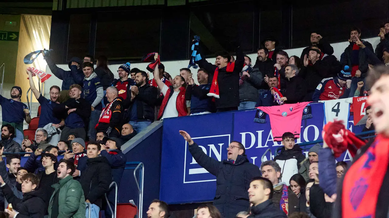La grada del estadio de El Sadar durante el partido de La Liga EA Sports entre CA Osasuna y Levante UD disputado en Pamplona. IÑIGO ALZUGARAY