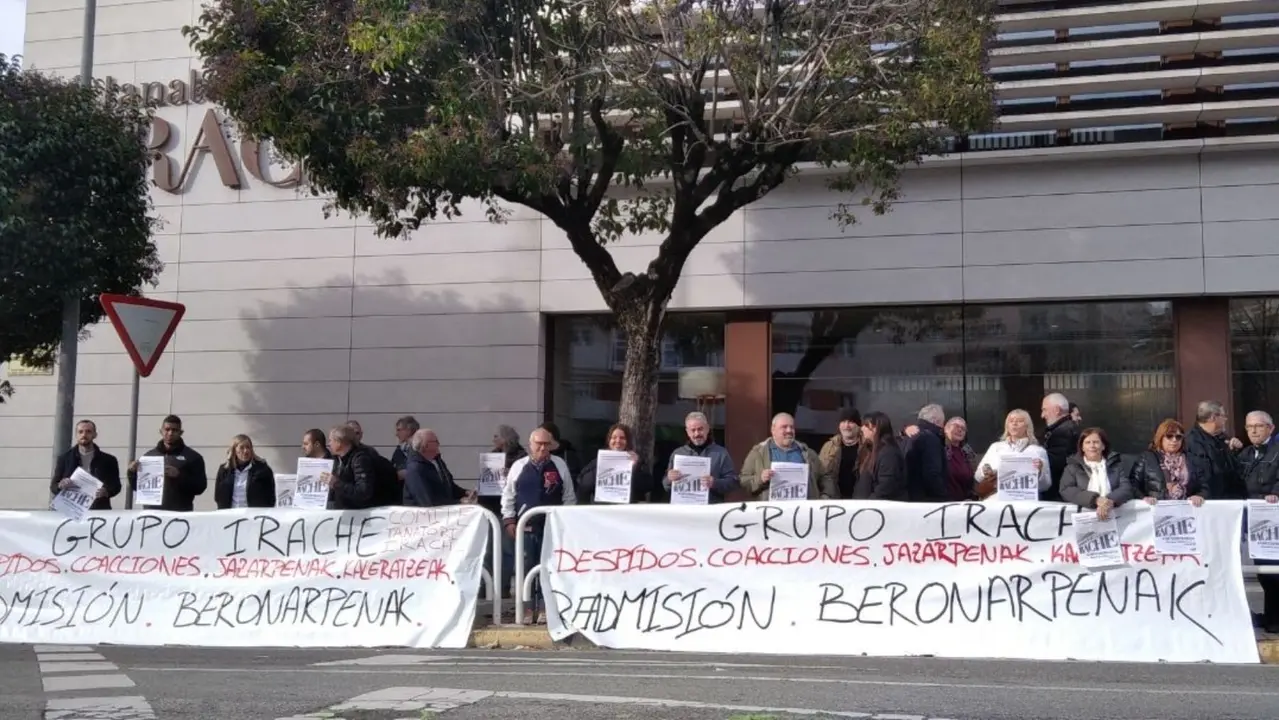 Concentraci&oacute;n de trabajadores de Tanatorios Irache. CEDIDA