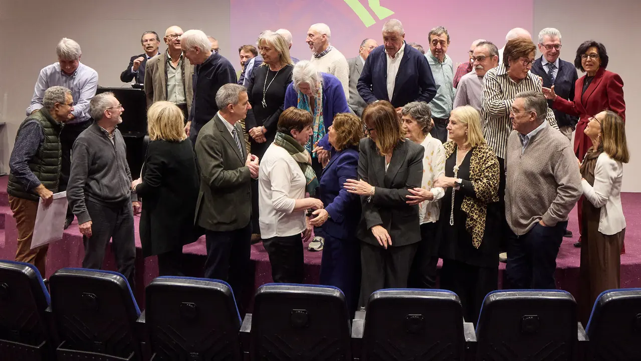 El Colegio de Médicos de Navarra homenajea a sus profesionales jubilados y honoríficos. IÑIGO ALZUGARAY