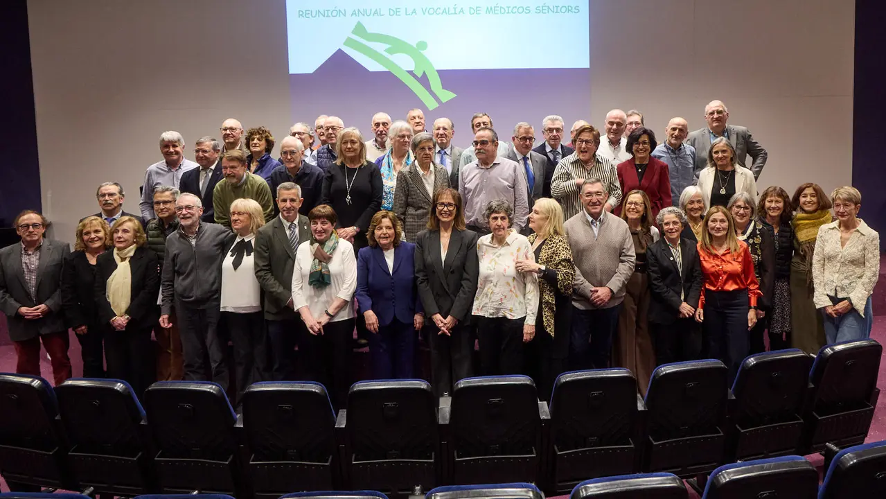 El Colegio de Médicos de Navarra homenajea a sus profesionales jubilados y honoríficos. IÑIGO ALZUGARAY