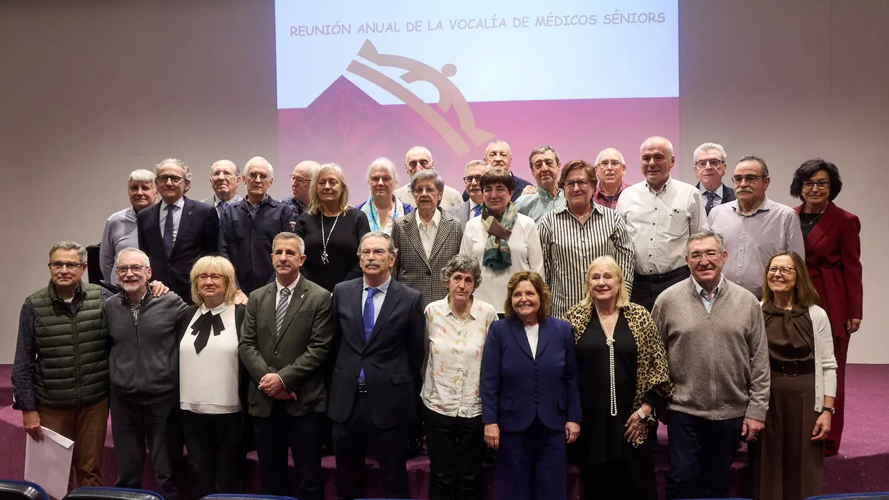 El Colegio de Médicos de Navarra homenajea a sus profesionales jubilados y honoríficos. IÑIGO ALZUGARAY