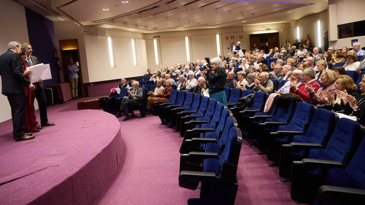 El Colegio de Médicos de Navarra homenajea a sus profesionales jubilados y honoríficos. IÑIGO ALZUGARAY
