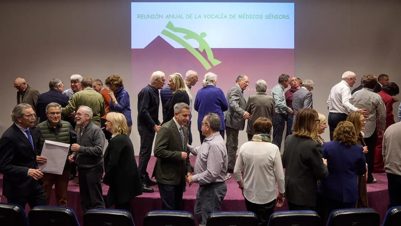El Colegio de Médicos de Navarra homenajea a sus profesionales jubilados y honoríficos. IÑIGO ALZUGARAY