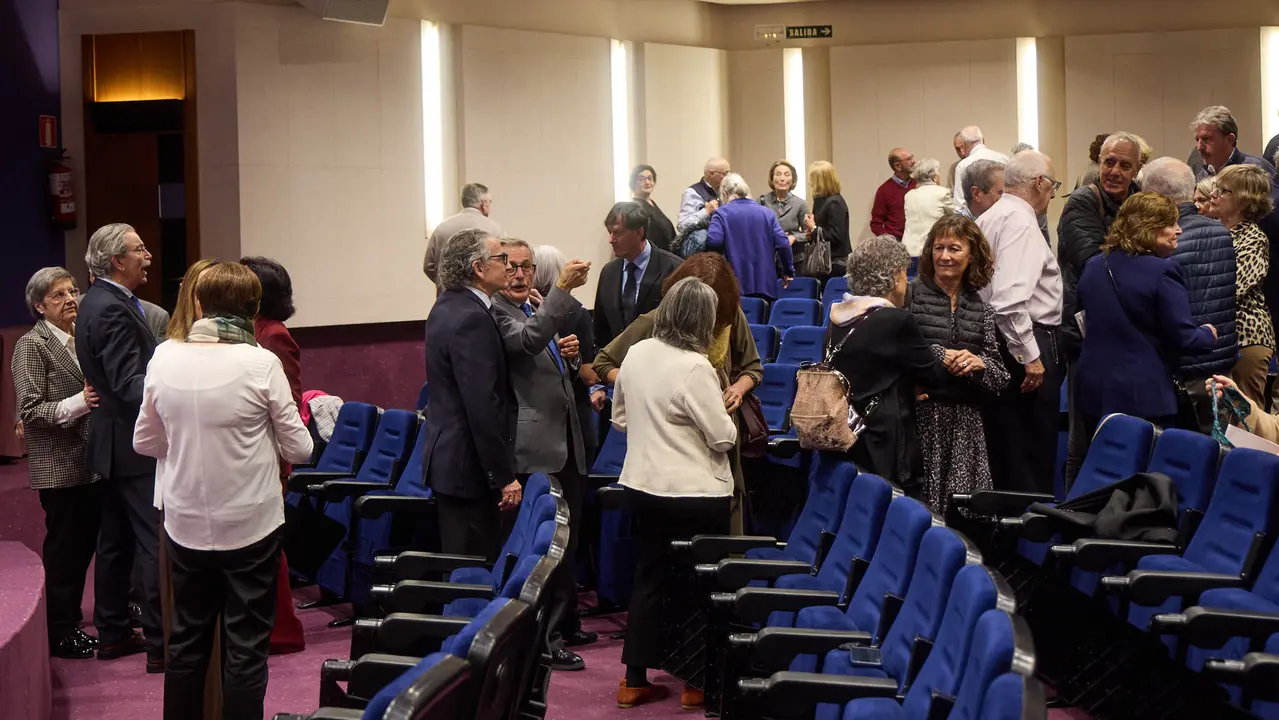 El Colegio de Médicos de Navarra homenajea a sus profesionales jubilados y honoríficos. IÑIGO ALZUGARAY