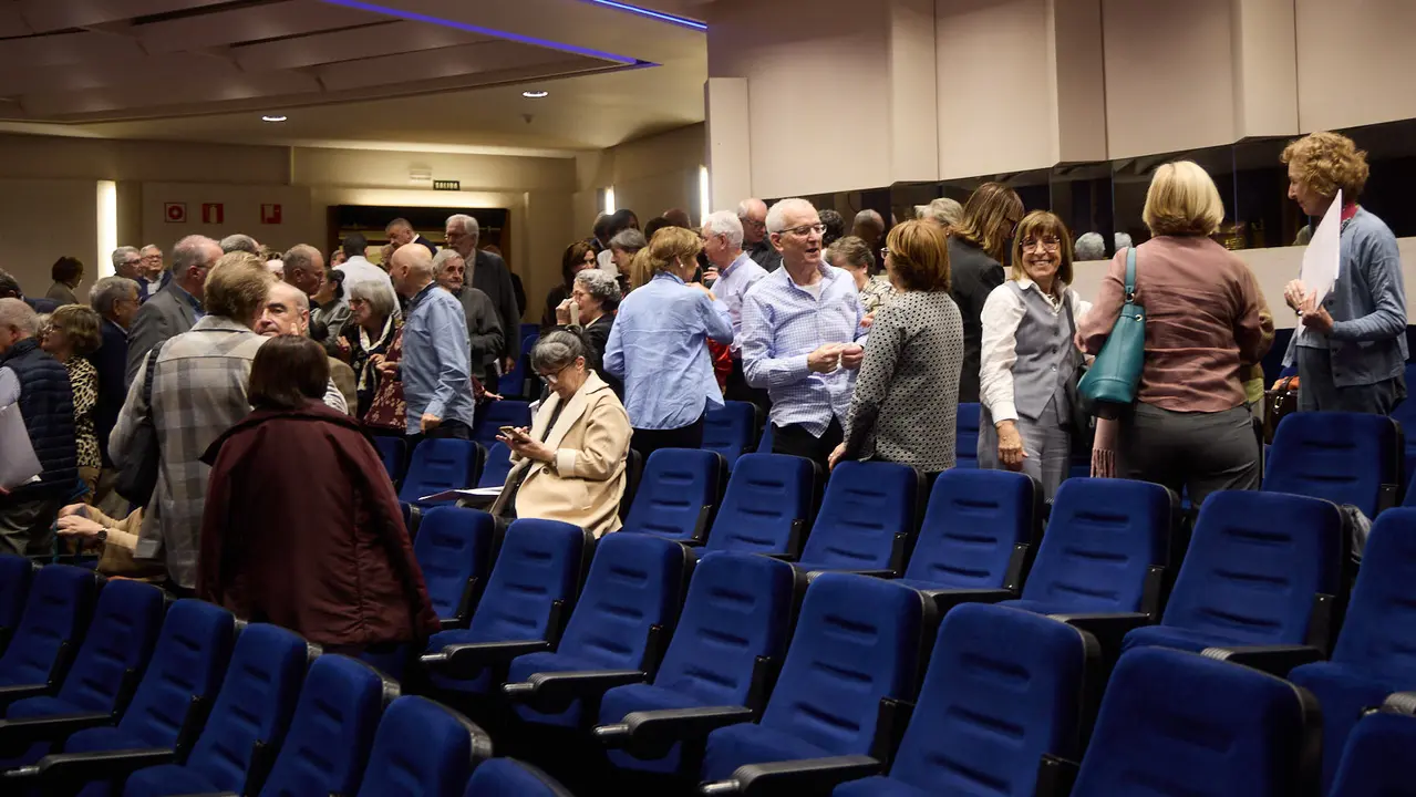 El Colegio de Médicos de Navarra homenajea a sus profesionales jubilados y honoríficos. IÑIGO ALZUGARAY