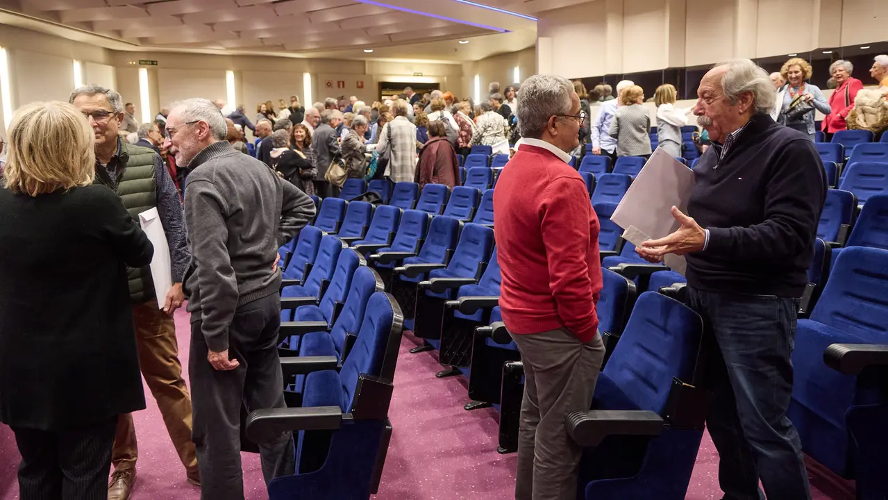 El Colegio de Médicos de Navarra homenajea a sus profesionales jubilados y honoríficos. IÑIGO ALZUGARAY