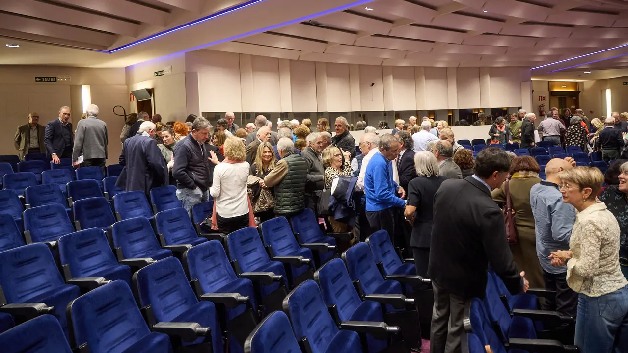 El Colegio de Médicos de Navarra homenajea a sus profesionales jubilados y honoríficos. IÑIGO ALZUGARAY