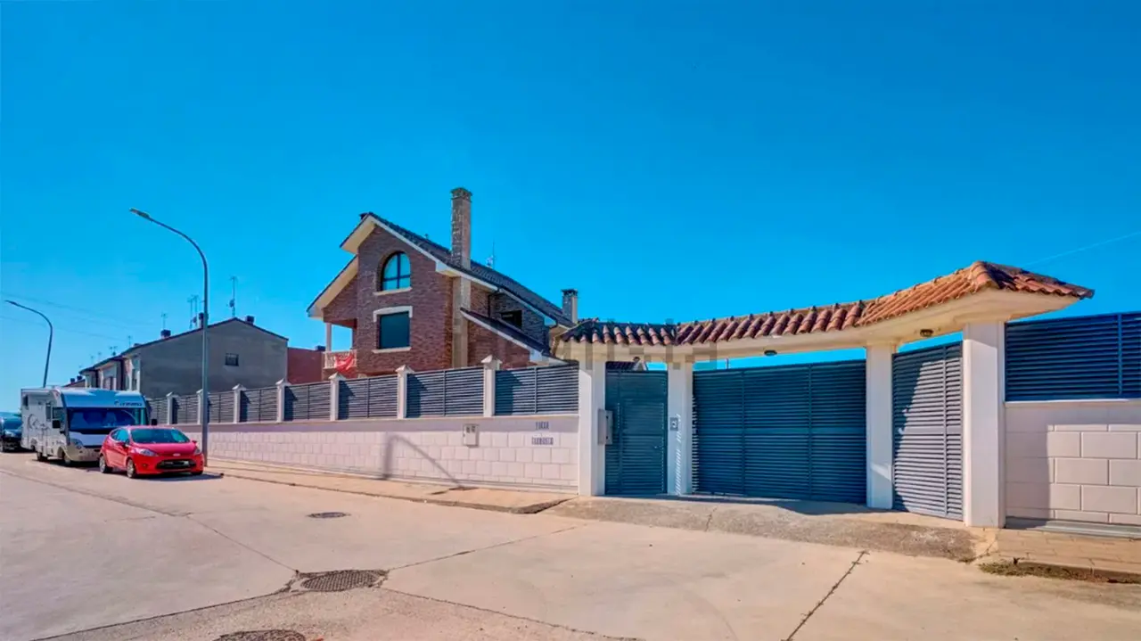 Casa en venta en San Adrián. IDEALISTA