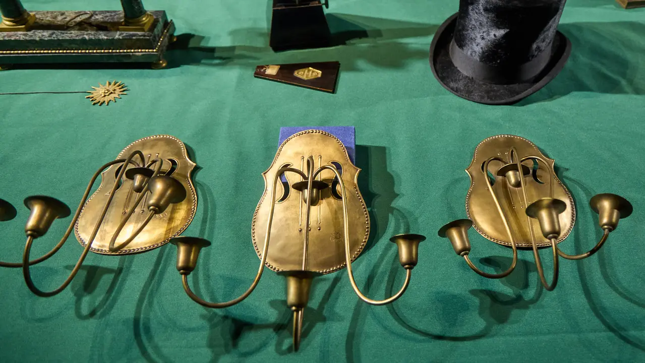 El Ayuntamiento de Pamplona recupera 55 piezas del legado del músico y compositor pamplonés Pablo Sarasate que permanecían desaparecidas desde 1991 en la sede del Archivo Municipal de la ciudad. IÑIGO ALZUGARAY