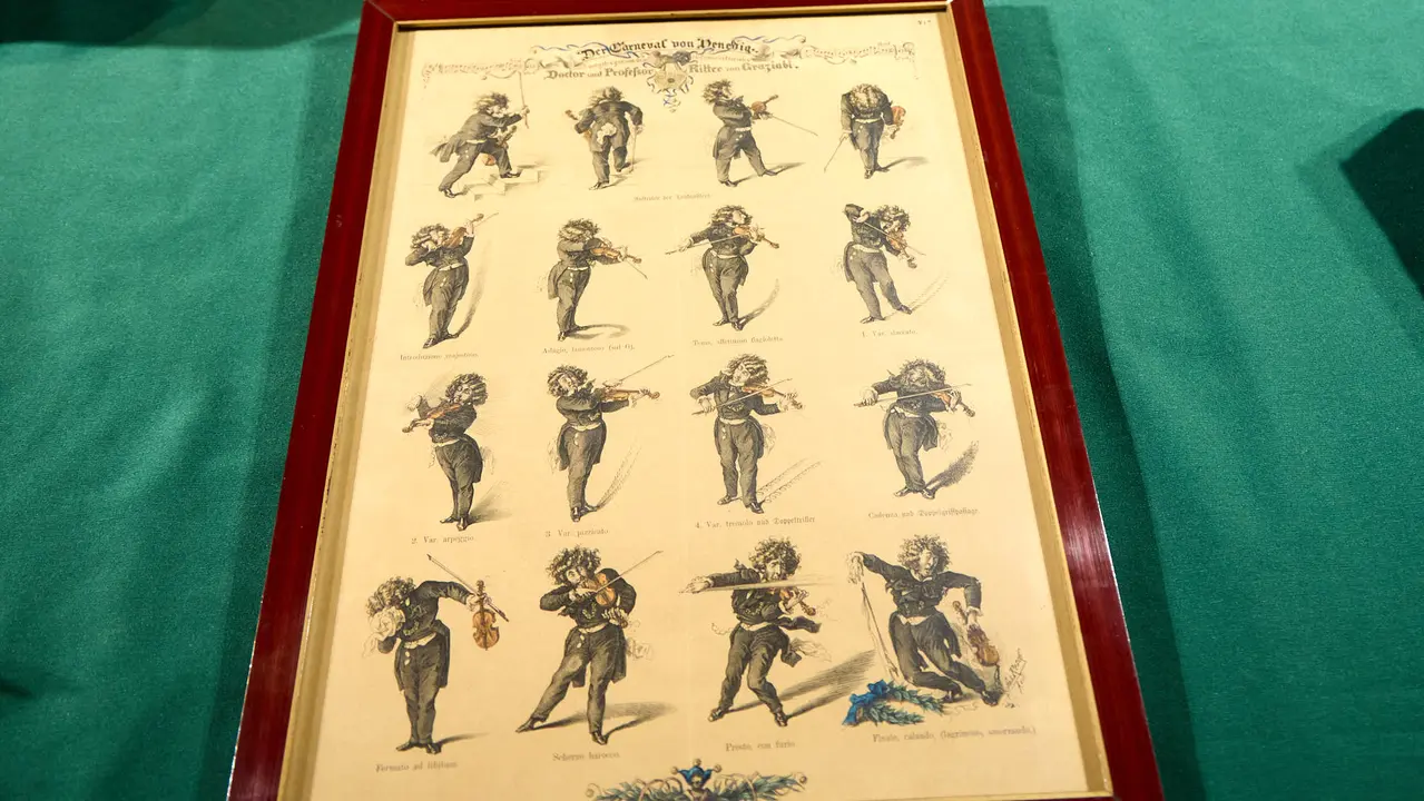 El Ayuntamiento de Pamplona recupera 55 piezas del legado del músico y compositor pamplonés Pablo Sarasate que permanecían desaparecidas desde 1991 en la sede del Archivo Municipal de la ciudad. IÑIGO ALZUGARAY