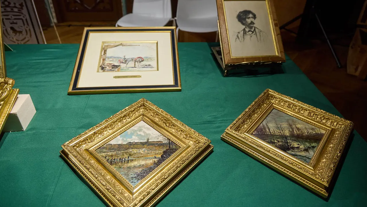 El Ayuntamiento de Pamplona recupera 55 piezas del legado del músico y compositor pamplonés Pablo Sarasate que permanecían desaparecidas desde 1991 en la sede del Archivo Municipal de la ciudad. IÑIGO ALZUGARAY