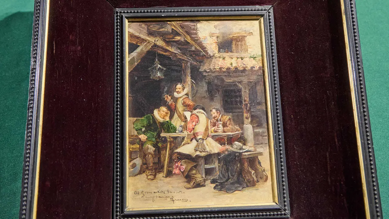 El Ayuntamiento de Pamplona recupera 55 piezas del legado del músico y compositor pamplonés Pablo Sarasate que permanecían desaparecidas desde 1991 en la sede del Archivo Municipal de la ciudad. IÑIGO ALZUGARAY