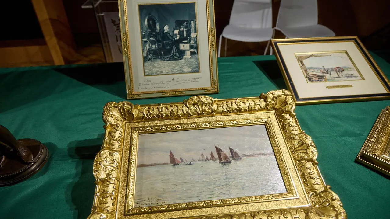 El Ayuntamiento de Pamplona recupera 55 piezas del legado del músico y compositor pamplonés Pablo Sarasate que permanecían desaparecidas desde 1991 en la sede del Archivo Municipal de la ciudad. IÑIGO ALZUGARAY