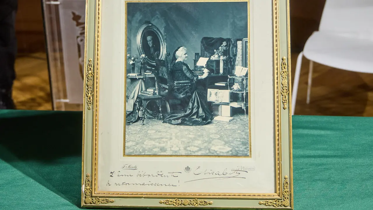 El Ayuntamiento de Pamplona recupera 55 piezas del legado del músico y compositor pamplonés Pablo Sarasate que permanecían desaparecidas desde 1991 en la sede del Archivo Municipal de la ciudad. IÑIGO ALZUGARAY