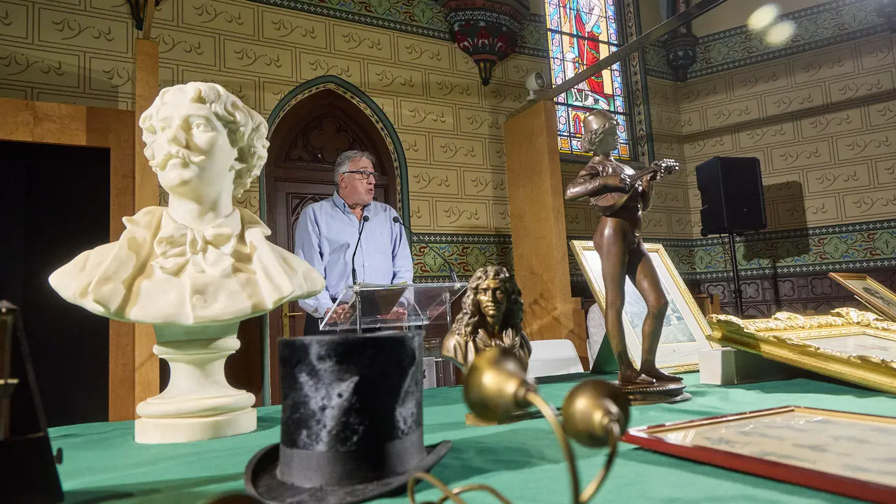 El Ayuntamiento de Pamplona recupera 55 piezas del legado del músico y compositor pamplonés Pablo Sarasate que permanecían desaparecidas desde 1991 en la sede del Archivo Municipal de la ciudad. IÑIGO ALZUGARAY