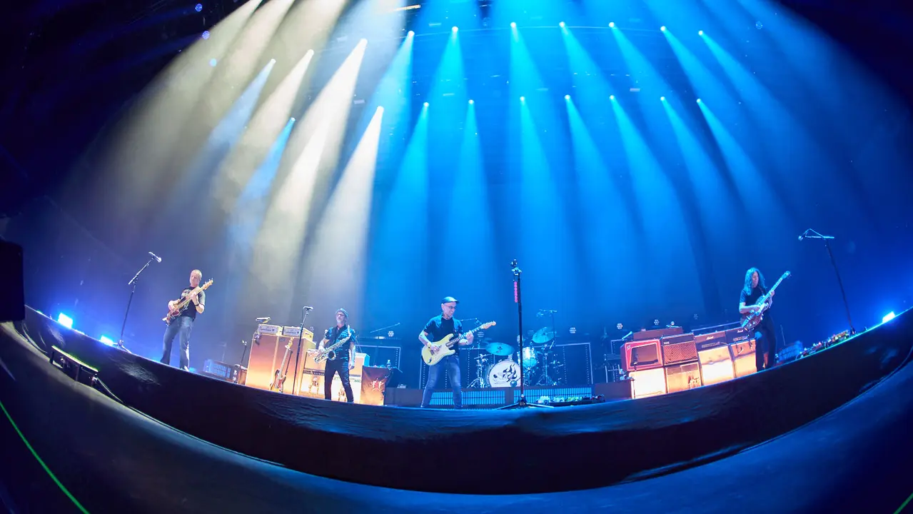 Concierto de Fito & Fitipaldis en el pabellón Navarra Arena dentro de su gira Aullidos Tour que sirve de presentación de su nuevo disco El monte de los aullidos. IÑIGO ALZUGARAY