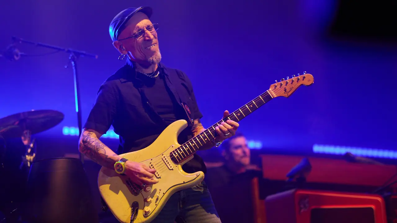 Concierto de Fito & Fitipaldis en el pabellón Navarra Arena dentro de su gira Aullidos Tour que sirve de presentación de su nuevo disco El monte de los aullidos. IÑIGO ALZUGARAY