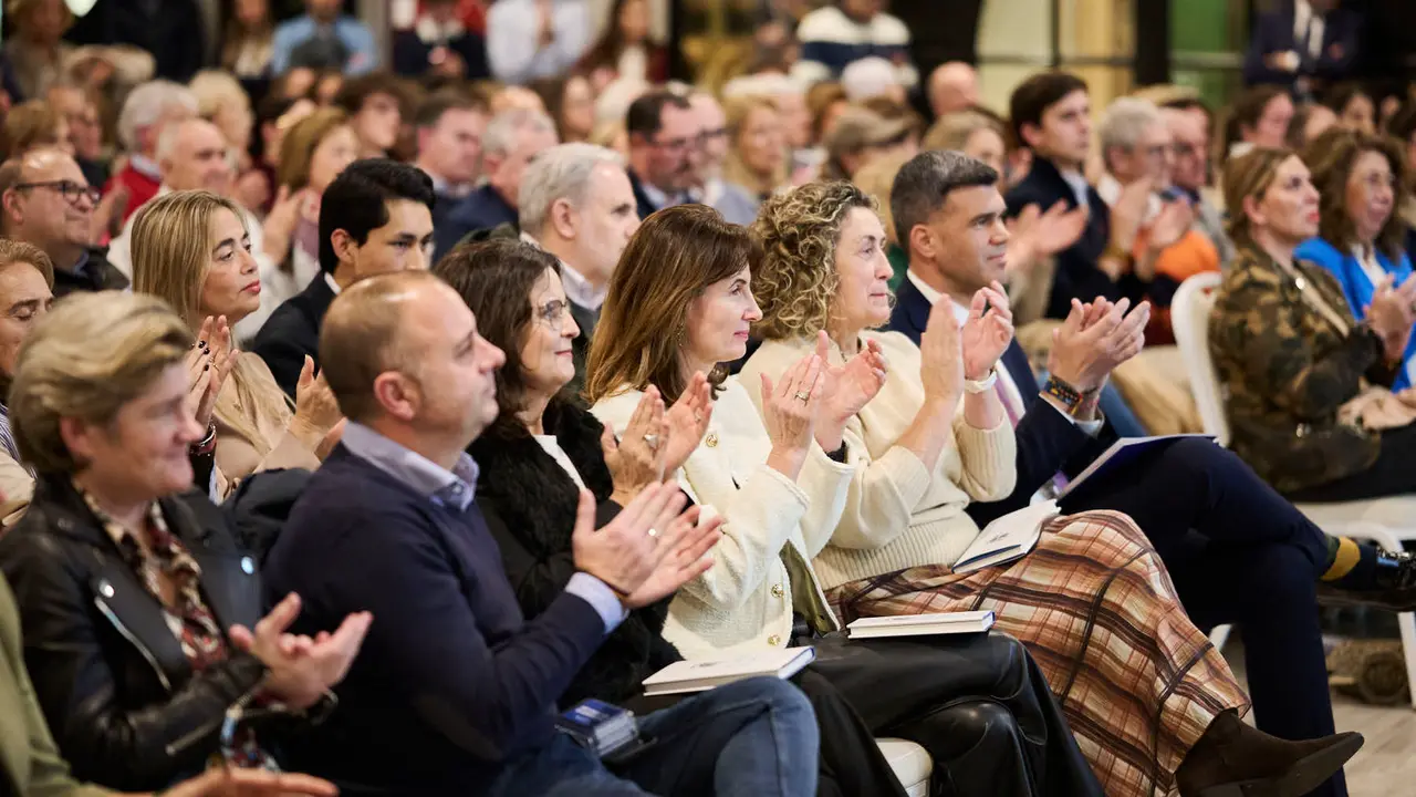 El expresidente del Gobierno de Espa&ntilde;a, Mariano Rajoy Brey, presenta su libro 'El arte de gobernar' en un acto presentado por los populares Sergio Sayas y Carlos Garc&iacute;a Adanero que clausurar&aacute; el presidente del PPN, Javier Garc&iacute;a. PABLO LASAOSA