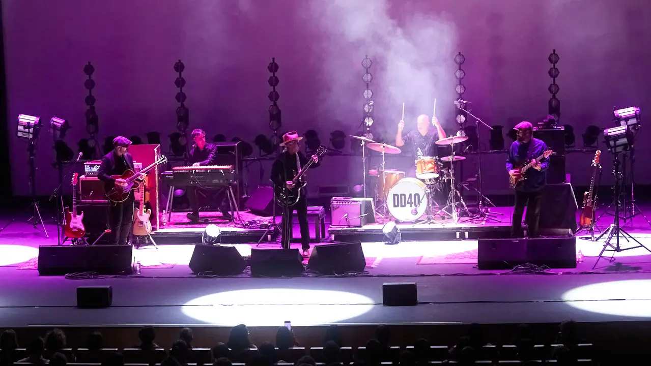 Concierto Mikel Erentxun en el auditorio Baluarte de Pamplona, dentro de sus gira DD40 Mikel Erentxun - Duncan Dhu Tour 2025, que celebra los 40 a&ntilde;os del debut discogr&aacute;fico de Duncan Dhu. I&Ntilde;IGO ALZUGARAY