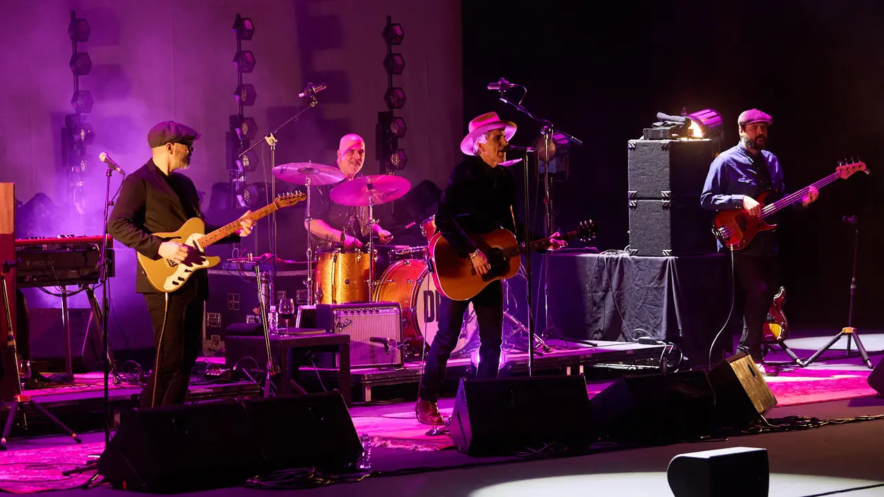 Concierto Mikel Erentxun en el auditorio Baluarte de Pamplona, dentro de sus gira DD40 Mikel Erentxun - Duncan Dhu Tour 2025, que celebra los 40 a&ntilde;os del debut discogr&aacute;fico de Duncan Dhu. I&Ntilde;IGO ALZUGARAY