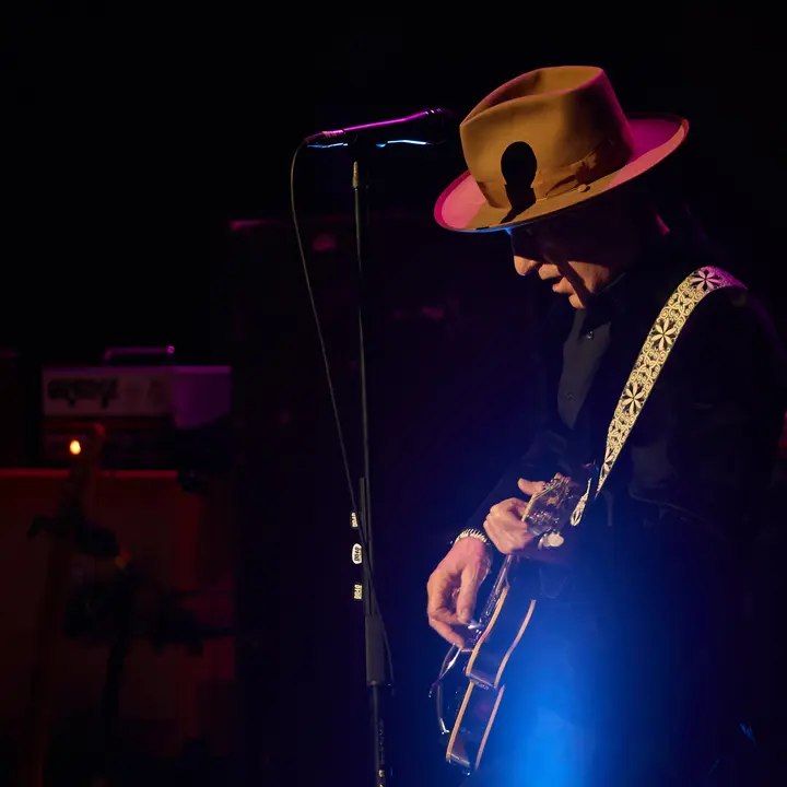 Concierto Mikel Erentxun en el auditorio Baluarte de Pamplona, dentro de sus gira DD40 Mikel Erentxun - Duncan Dhu Tour 2025, que celebra los 40 a&ntilde;os del debut discogr&aacute;fico de Duncan Dhu. I&Ntilde;IGO ALZUGARAY