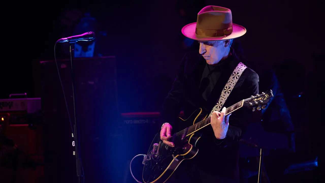 Concierto Mikel Erentxun en el auditorio Baluarte de Pamplona, dentro de sus gira DD40 Mikel Erentxun - Duncan Dhu Tour 2025, que celebra los 40 a&ntilde;os del debut discogr&aacute;fico de Duncan Dhu. I&Ntilde;IGO ALZUGARAY