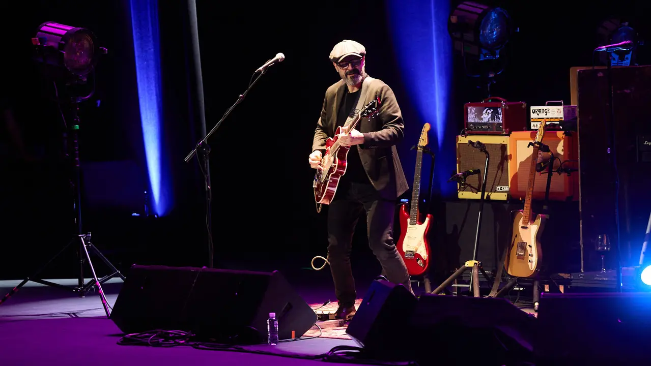 Concierto Mikel Erentxun en el auditorio Baluarte de Pamplona, dentro de sus gira DD40 Mikel Erentxun - Duncan Dhu Tour 2025, que celebra los 40 a&ntilde;os del debut discogr&aacute;fico de Duncan Dhu. I&Ntilde;IGO ALZUGARAY