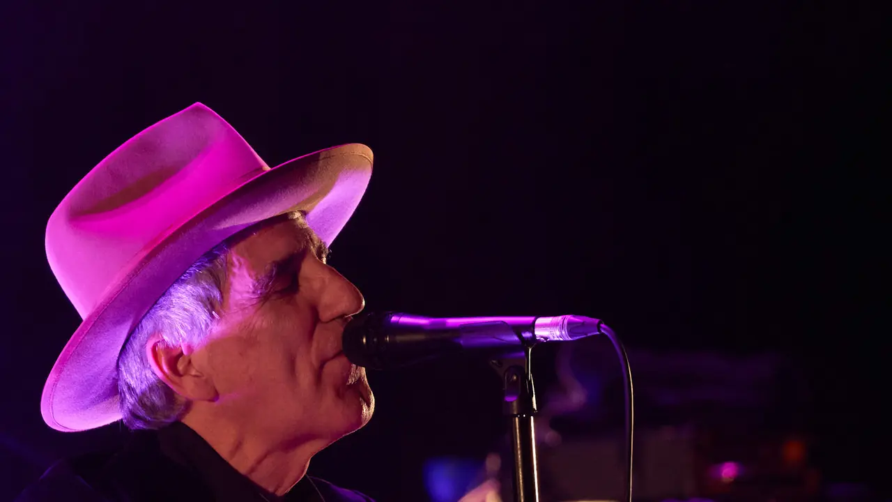 Concierto Mikel Erentxun en el auditorio Baluarte de Pamplona, dentro de sus gira DD40 Mikel Erentxun - Duncan Dhu Tour 2025, que celebra los 40 a&ntilde;os del debut discogr&aacute;fico de Duncan Dhu. I&Ntilde;IGO ALZUGARAY