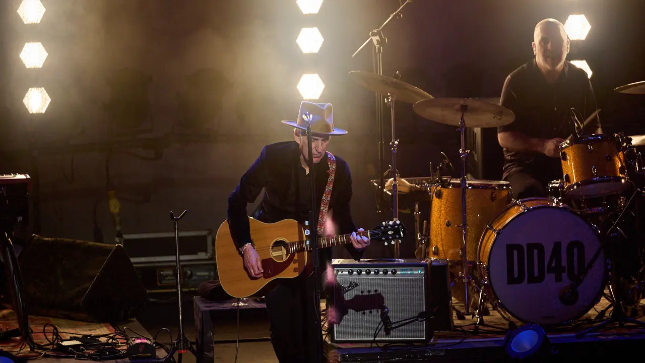 Concierto Mikel Erentxun en el auditorio Baluarte de Pamplona, dentro de sus gira DD40 Mikel Erentxun - Duncan Dhu Tour 2025, que celebra los 40 a&ntilde;os del debut discogr&aacute;fico de Duncan Dhu. I&Ntilde;IGO ALZUGARAY