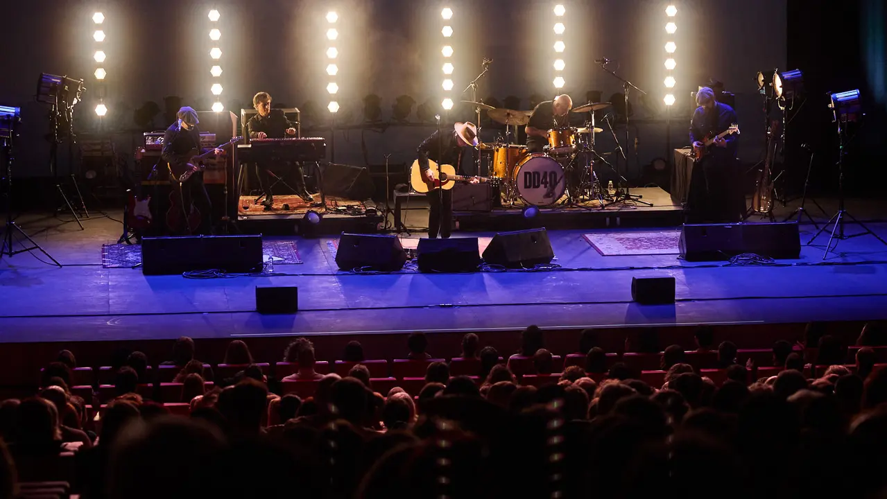 Concierto Mikel Erentxun en el auditorio Baluarte de Pamplona, dentro de sus gira DD40 Mikel Erentxun - Duncan Dhu Tour 2025, que celebra los 40 a&ntilde;os del debut discogr&aacute;fico de Duncan Dhu. I&Ntilde;IGO ALZUGARAY