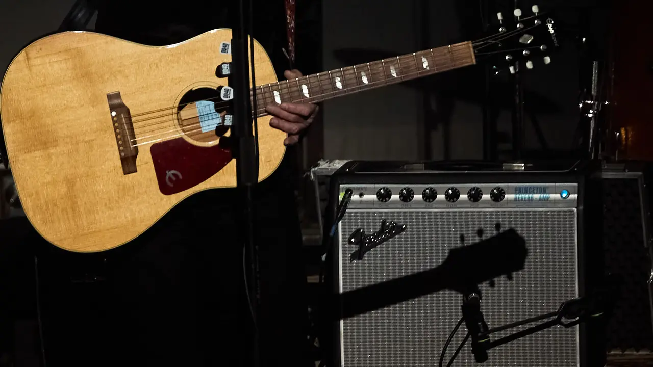 Concierto Mikel Erentxun en el auditorio Baluarte de Pamplona, dentro de sus gira DD40 Mikel Erentxun - Duncan Dhu Tour 2025, que celebra los 40 a&ntilde;os del debut discogr&aacute;fico de Duncan Dhu. I&Ntilde;IGO ALZUGARAY