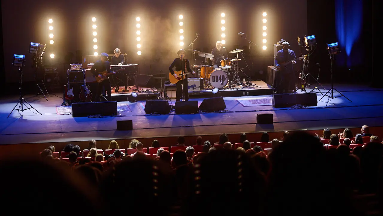 Concierto Mikel Erentxun en el auditorio Baluarte de Pamplona, dentro de sus gira DD40 Mikel Erentxun - Duncan Dhu Tour 2025, que celebra los 40 a&ntilde;os del debut discogr&aacute;fico de Duncan Dhu. I&Ntilde;IGO ALZUGARAY