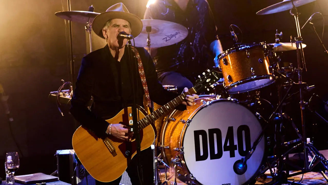 Concierto Mikel Erentxun en el auditorio Baluarte de Pamplona, dentro de sus gira DD40 Mikel Erentxun - Duncan Dhu Tour 2025, que celebra los 40 a&ntilde;os del debut discogr&aacute;fico de Duncan Dhu. I&Ntilde;IGO ALZUGARAY