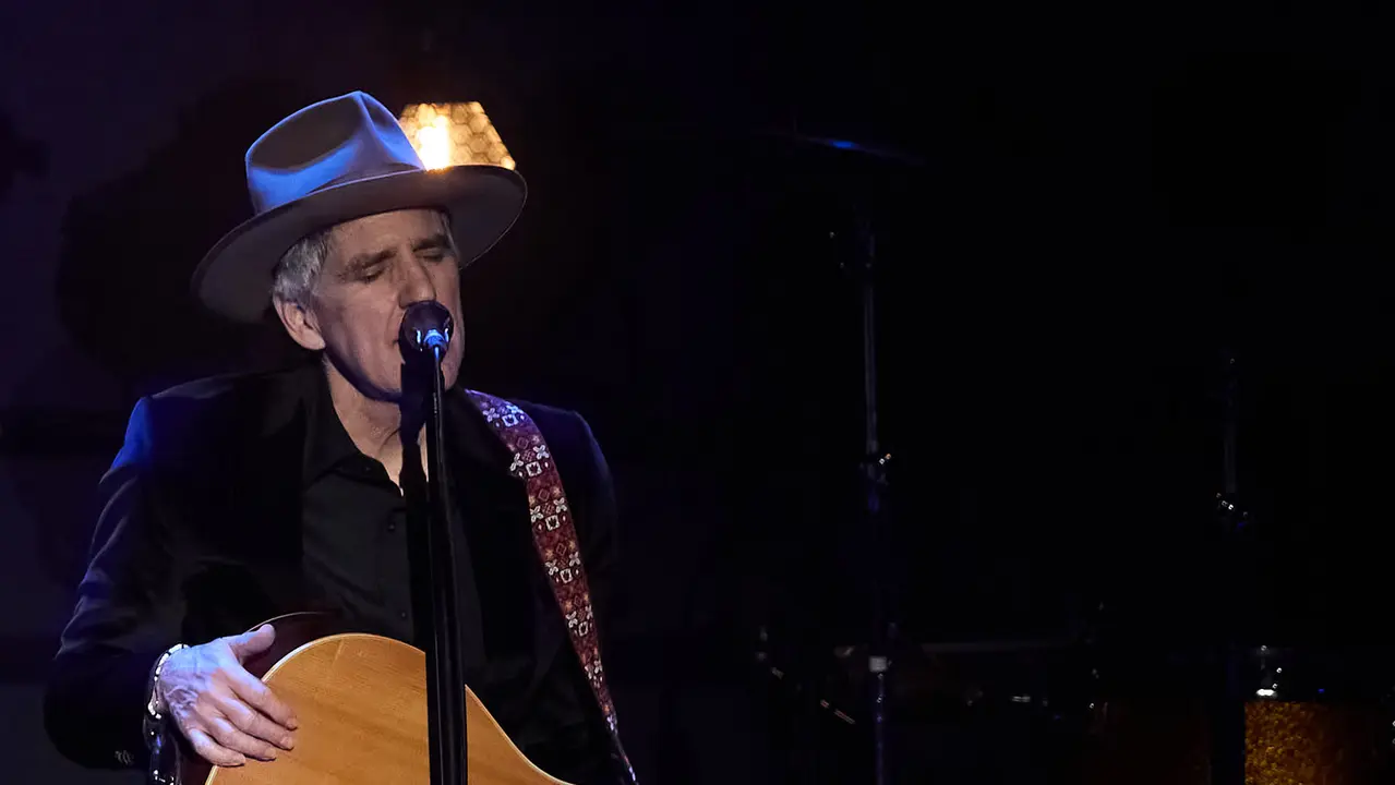 Concierto Mikel Erentxun en el auditorio Baluarte de Pamplona, dentro de sus gira DD40 Mikel Erentxun - Duncan Dhu Tour 2025, que celebra los 40 a&ntilde;os del debut discogr&aacute;fico de Duncan Dhu. I&Ntilde;IGO ALZUGARAY