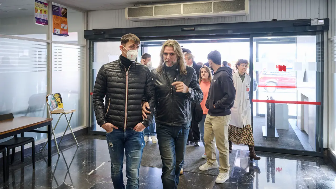 Jugadores y jugadoras de Osasuna realizan la tradicional visita a los ni&ntilde;os y ni&ntilde;as del Hospotal Universitario de Navarra. PABLO LASAOSA