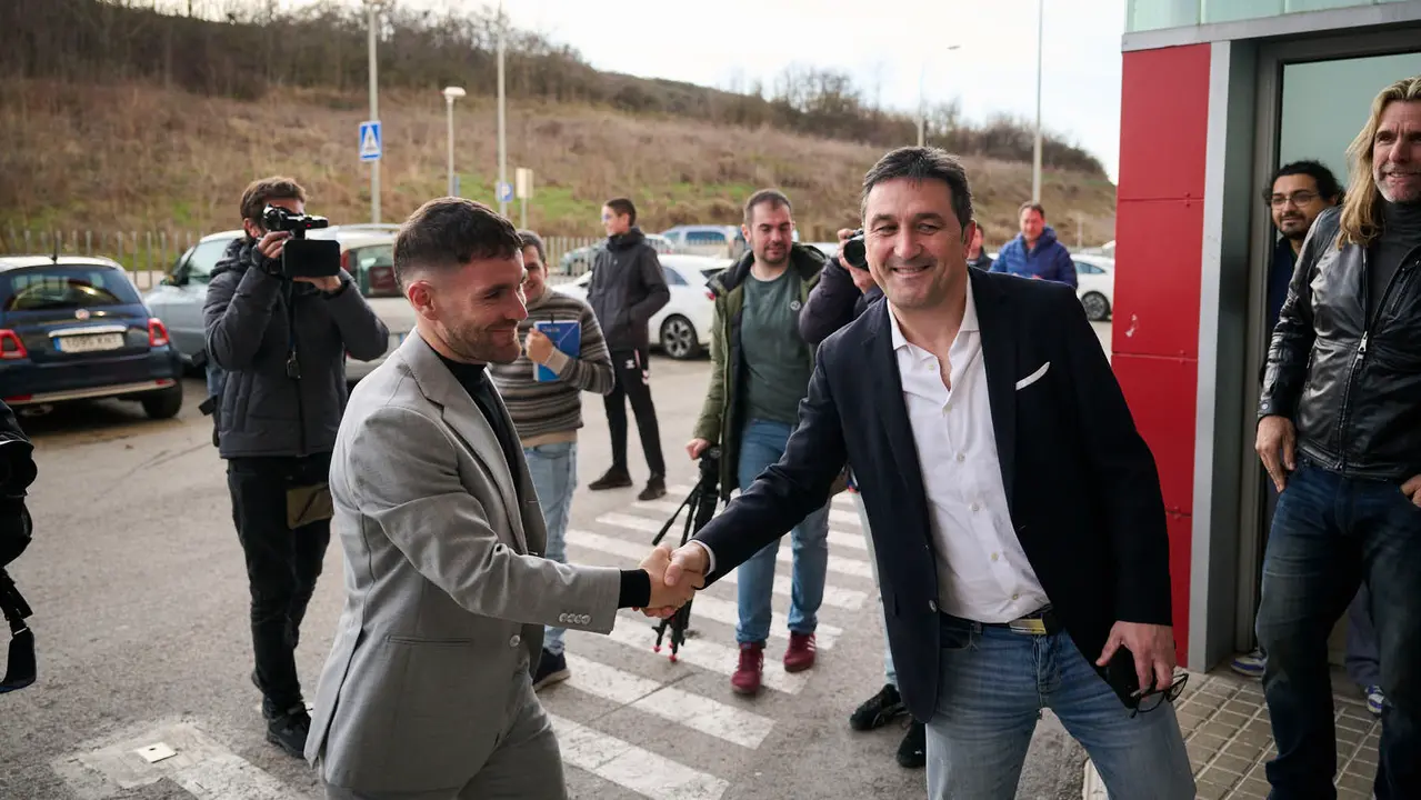 Presentaci&oacute;n de Javi Gal&aacute;n, nuevo jugador de Osasuna para lo que queda de temporada 2025/2026. PABLO LASAOSA