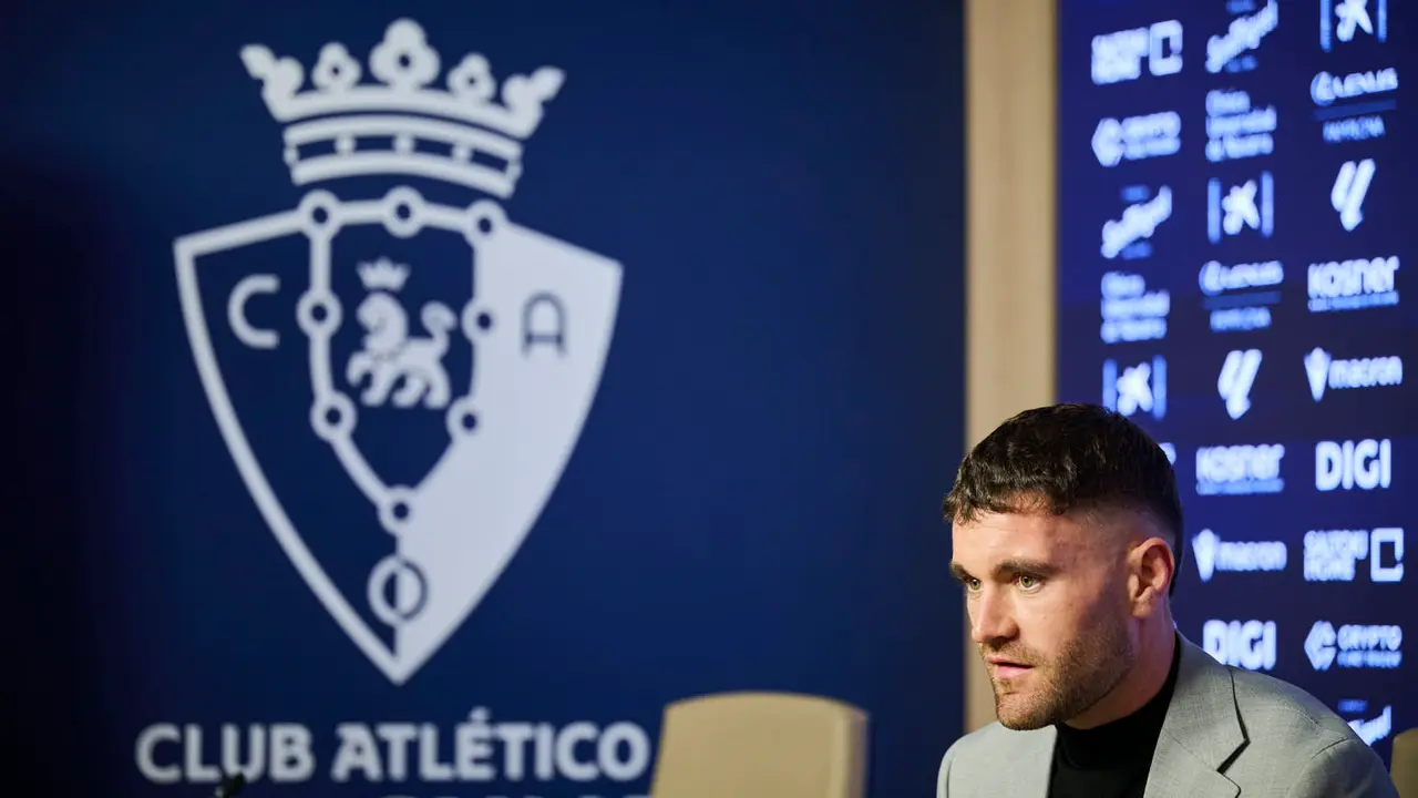 Presentaci&oacute;n de Javi Gal&aacute;n, nuevo jugador de Osasuna para lo que queda de temporada 2025/2026. PABLO LASAOSA
