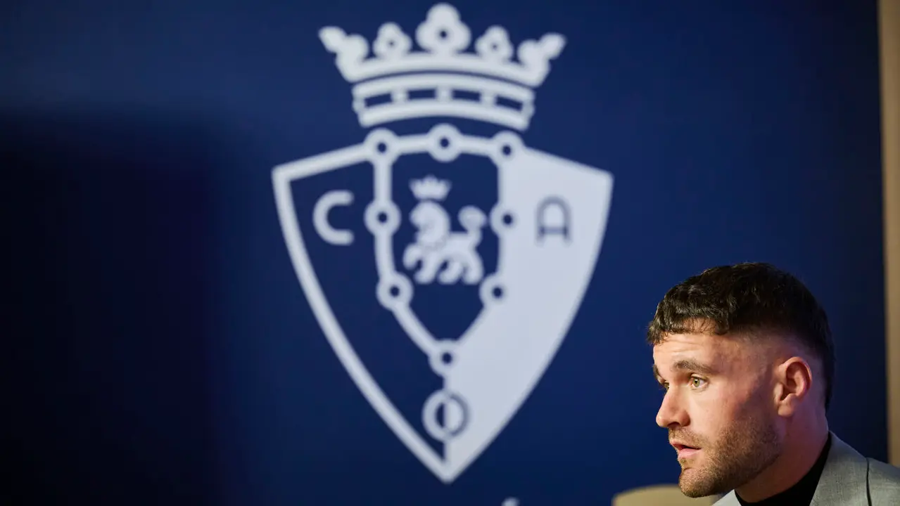 Presentaci&oacute;n de Javi Gal&aacute;n, nuevo jugador de Osasuna para lo que queda de temporada 2025/2026. PABLO LASAOSA
