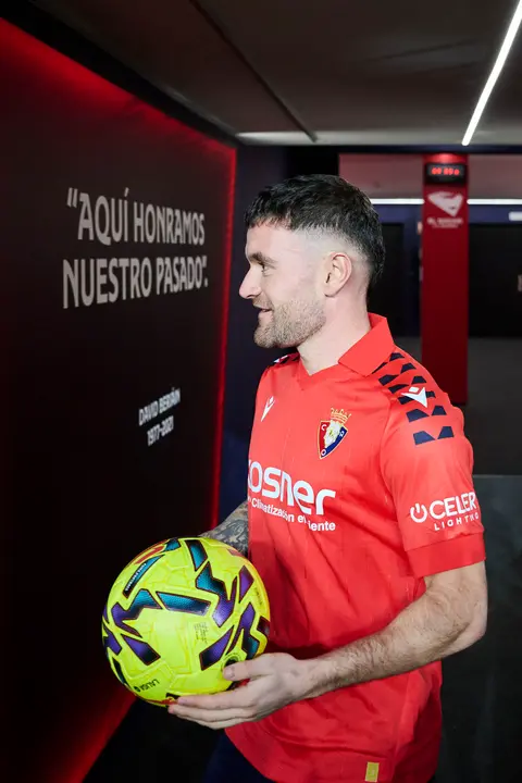 Presentaci&oacute;n de Javi Gal&aacute;n, nuevo jugador de Osasuna para lo que queda de temporada 2025/2026. PABLO LASAOSA