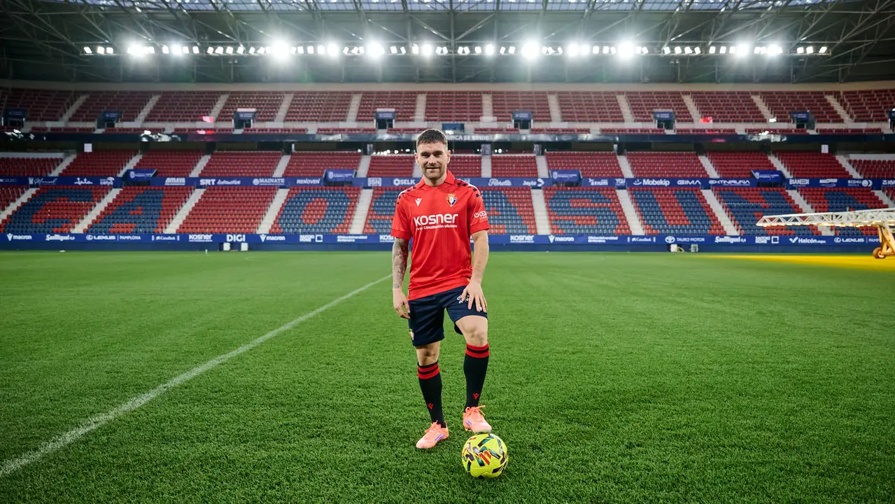 Presentaci&oacute;n de Javi Gal&aacute;n, nuevo jugador de Osasuna para lo que queda de temporada 2025/2026. PABLO LASAOSA